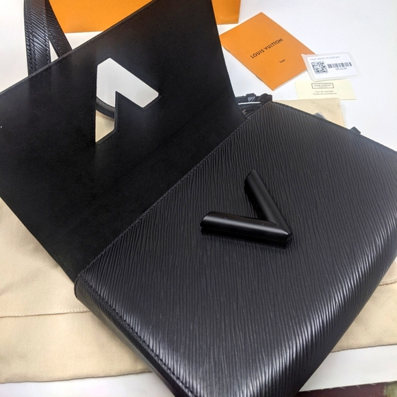 ๐จSale ๐ฆ๐HP๐Louis Vuitton All Matte Black Twist MM Shoulder bag๐Rare! - Picture 14 of 16